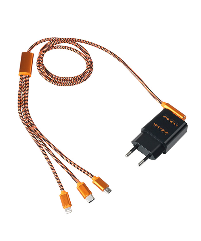 Įkroviklis su įvairiais kabeliais ir jungčių tipais, įskaitant USB-C ir Lightning, ir juodas adapteris su užrašu „NORDIC HEAT“.